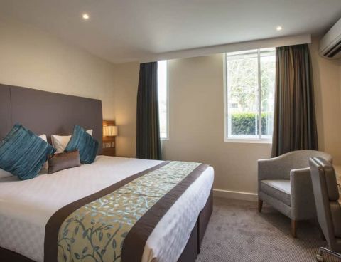 Hotel Thistle London Heathrow Terminal 5 image