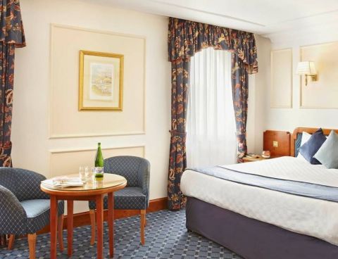 Hotel Thistle London Heathrow Terminal 5 image