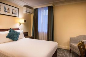Hotel Thistle London Heathrow Terminal 5 image