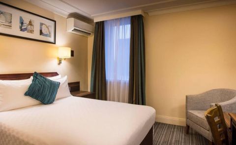 Hotel Thistle London Heathrow Terminal 5 image