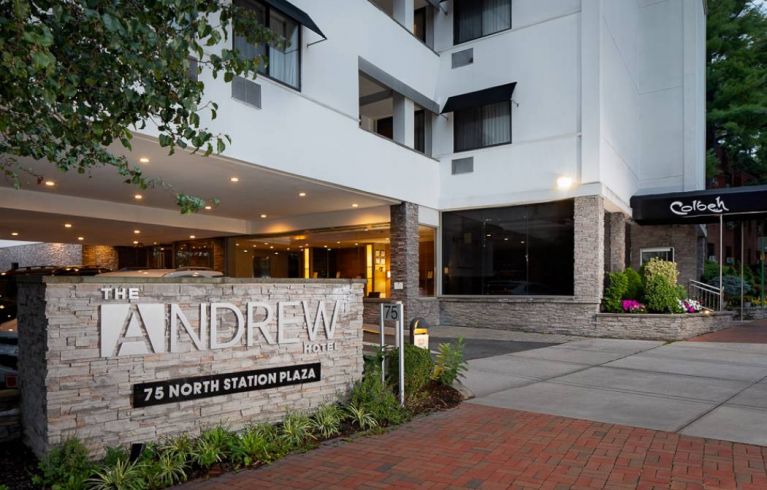 The Andrew Hotel, Great Neck