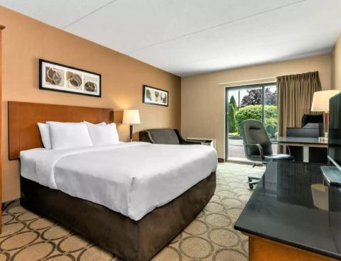 Hotel Comfort Inn Regina image