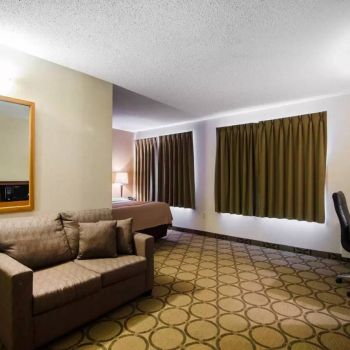 Hotel Comfort Inn Saskatoon image