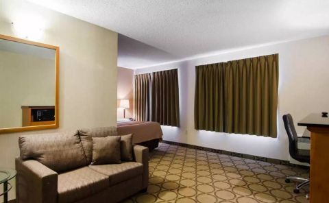 Hotel Comfort Inn Saskatoon image