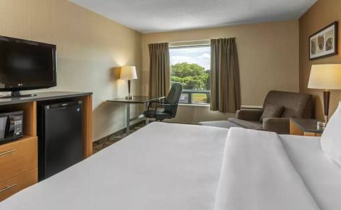 Hotel Comfort Inn Edmonton West image