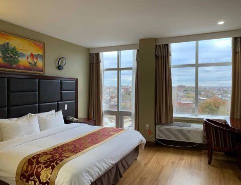 Hotel Queens Hotel image