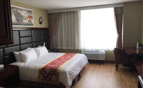 Hotel Queens Hotel image