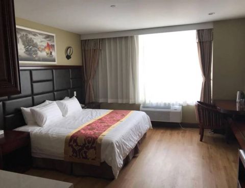 Hotel Queens Hotel image