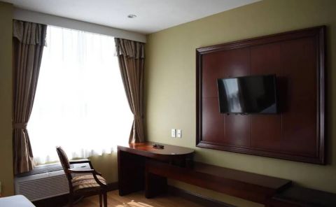 Hotel Queens Hotel image