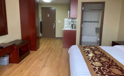 Hotel Queens Hotel image