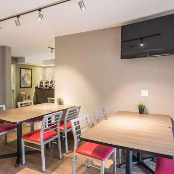 Hotel Comfort Inn Airport East Ancienne-Lorette image