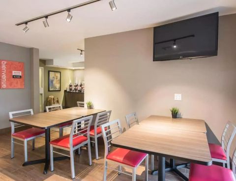 Hotel Comfort Inn Airport East Ancienne-Lorette image