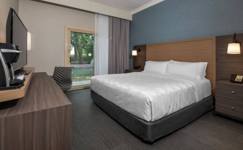 Hotel Holiday Inn Kingston Waterfront image