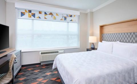 Hotel Holiday Inn & Suites Oakville At Bronte image