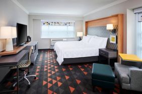 Hotel Holiday Inn & Suites Oakville At Bronte image