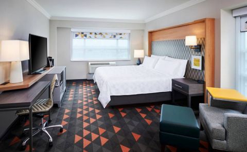 Hotel Holiday Inn & Suites Oakville At Bronte image