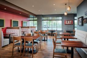 Hotel Holiday Inn & Suites Oakville At Bronte image