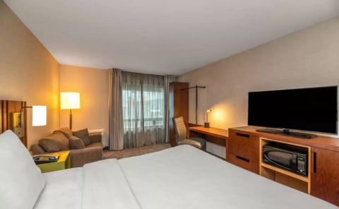 Hotel Comfort Inn Winnipeg Airport image