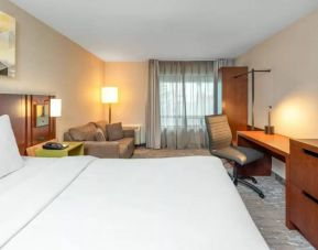 Comfort Inn Winnipeg Airport double bed guest room with workspace desk and chair.