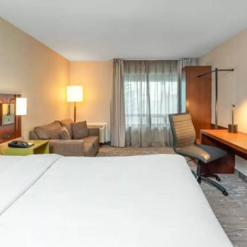 Hotel Comfort Inn Winnipeg Airport image