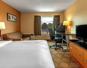 Double bed guest room in Comfort Inn Sault Ste. Marie, including a workspace desk and chair.