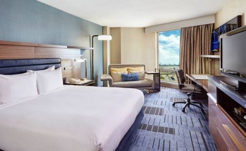 Hotel Hilton Newark Airport image