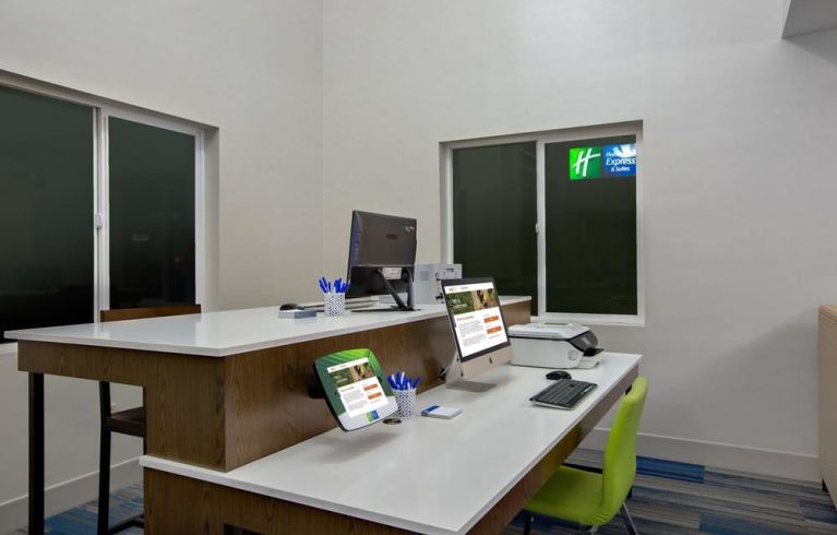 Holiday Inn Express & Suites Ontario, Ontario (OR)