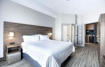 Comfortable delux king with private bathroom at Holiday Inn Express & Suites Airport-Calgary.
