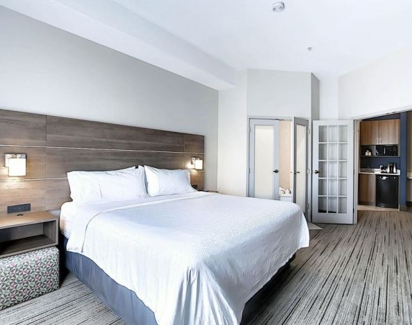 Holiday Inn Express & Suites Airport-Calgary