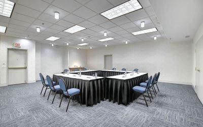 Professional meeting room at Holiday Inn Express & Suites Airport-Calgary.