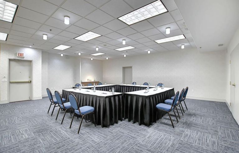 Holiday Inn Express & Suites Airport-Calgary, Calgary
