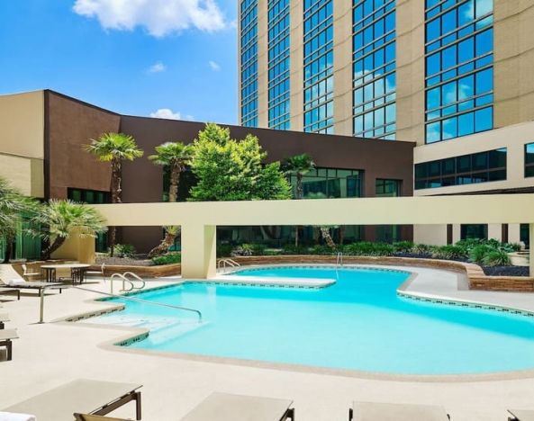 Stunning outdoor pool at DoubleTree San Antonio Airport.