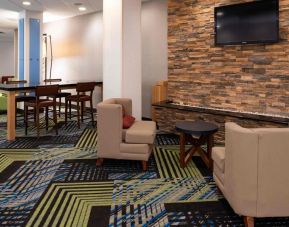 Lounge and coworking space at Holiday Inn Express Towson Baltimore N.