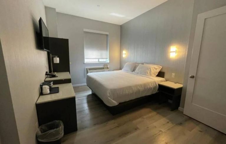 King Hotel Brooklyn, Brooklyn