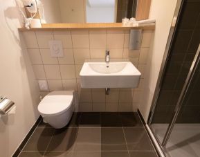 Private guest bathroom with shower at B&B Hotel Frankfurt-Airport.