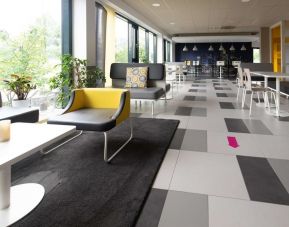 Comfortable dining and coworking space at B&B Hotel Frankfurt-Airport.