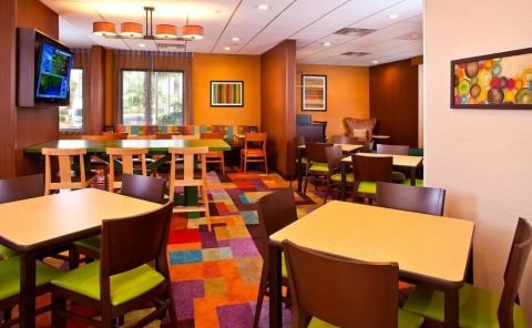 Hotel Fairfield Inn & Suites Houston Hobby Airport image
