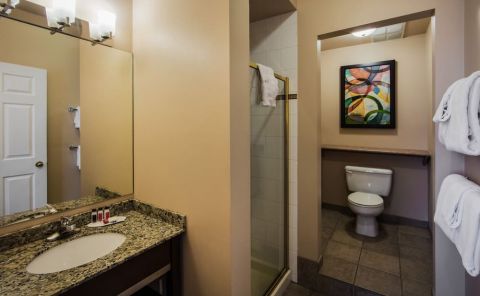 Hotel Ramada by Wyndham Vancouver Downtown image