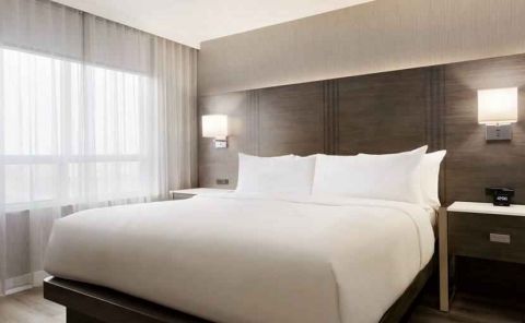 Hotel Embassy Suites By Hilton Toronto Airport image