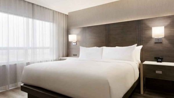 Hotel Embassy Suites By Hilton Toronto Airport image