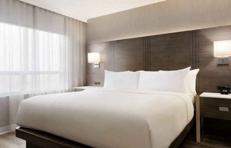Embassy Suites By Hilton Toronto Airport, Toronto