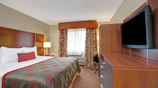 Ramada Staten Island, Staten Island