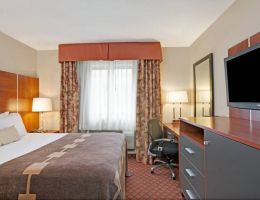 Ramada Staten Island, Staten Island