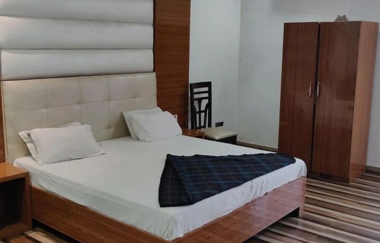 Hotel Mandakini Royale, Kanpur