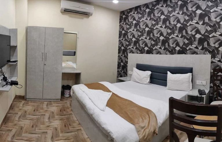 Hotel Mandakini Royale, Kanpur