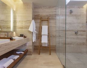 Private guest bathroom with shower at Hyatt Centric Campestre Leon.