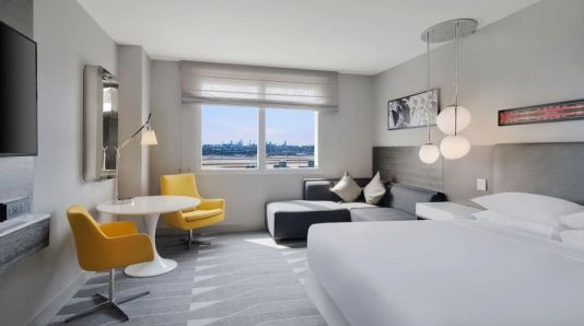 Hyatt Regency at Los Angeles International Airport, Los Angeles