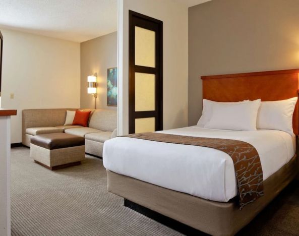 Delux king bed with TV and business desk at Hyatt Place Chicago/Lombard/Oak BRK.