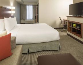 Delux king bed with TV and business desk at Hyatt Place Houston – North.