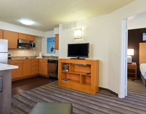 Delux king bed with TV and business desk at Hyatt House Houston / Galleria.